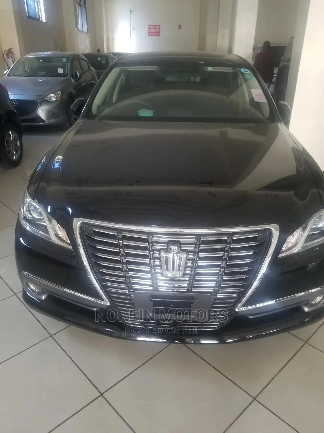 Toyota Crown 2014 Orange