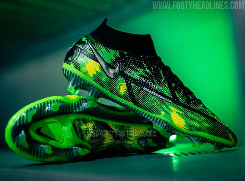 Nike Phantom GT II Shock Wave Football/Soccer Boots