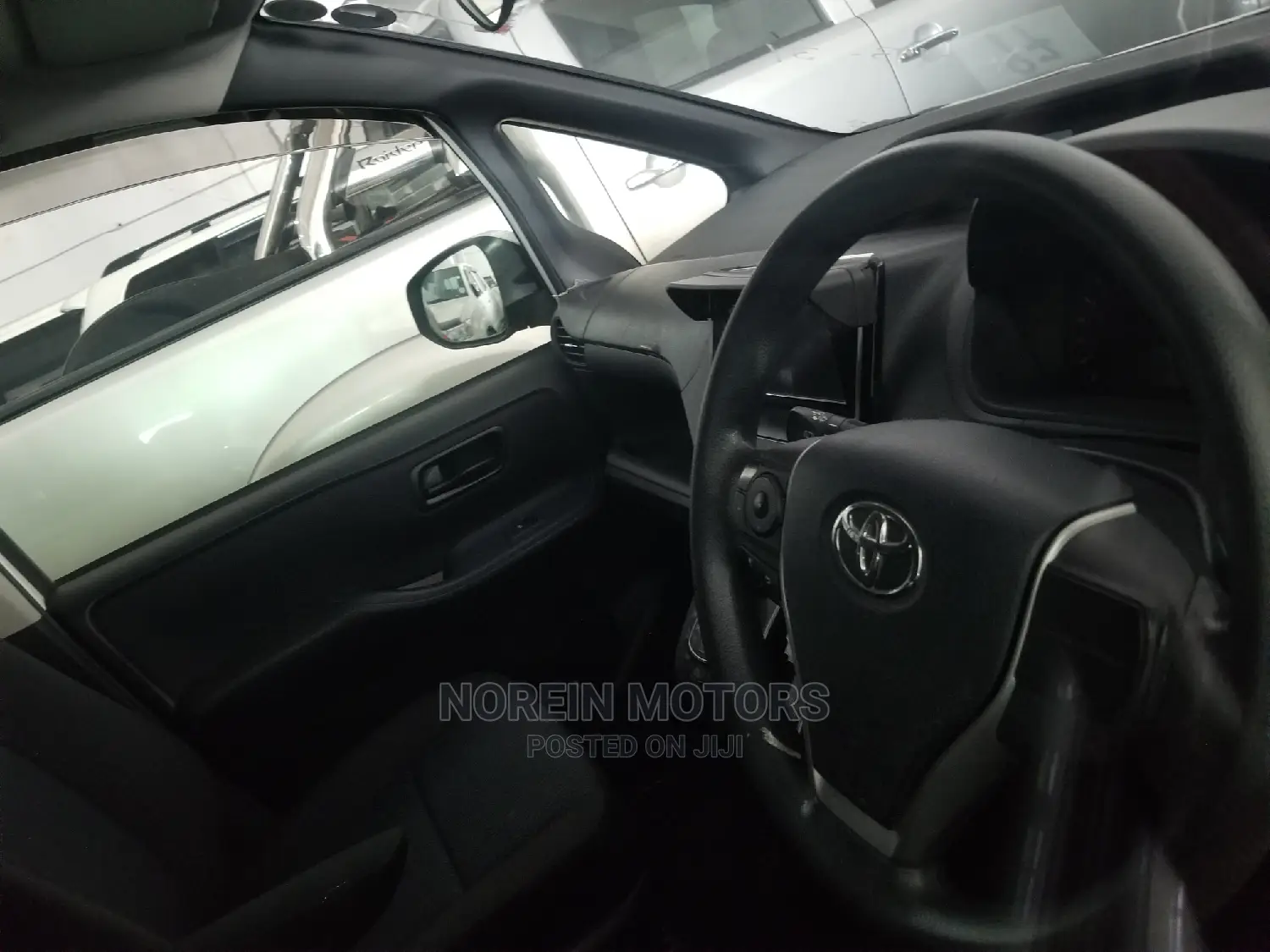 Toyota Voxy 2014 SV Premium White