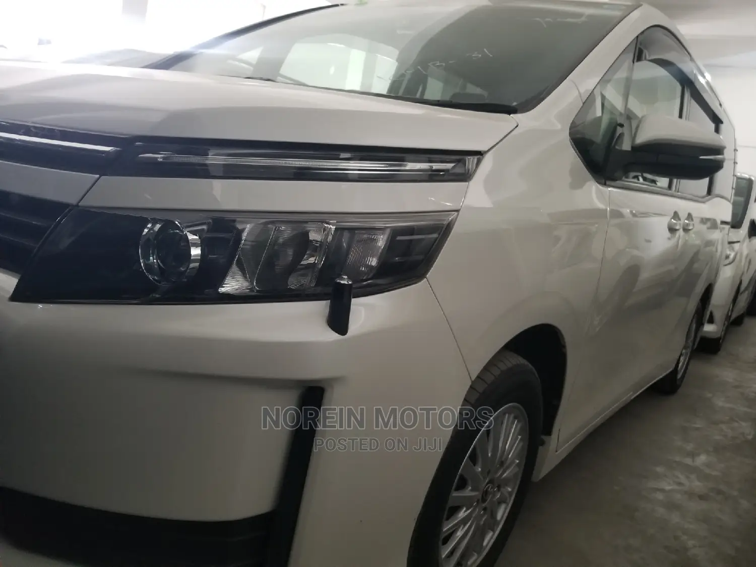Toyota Voxy 2014 SV Premium White