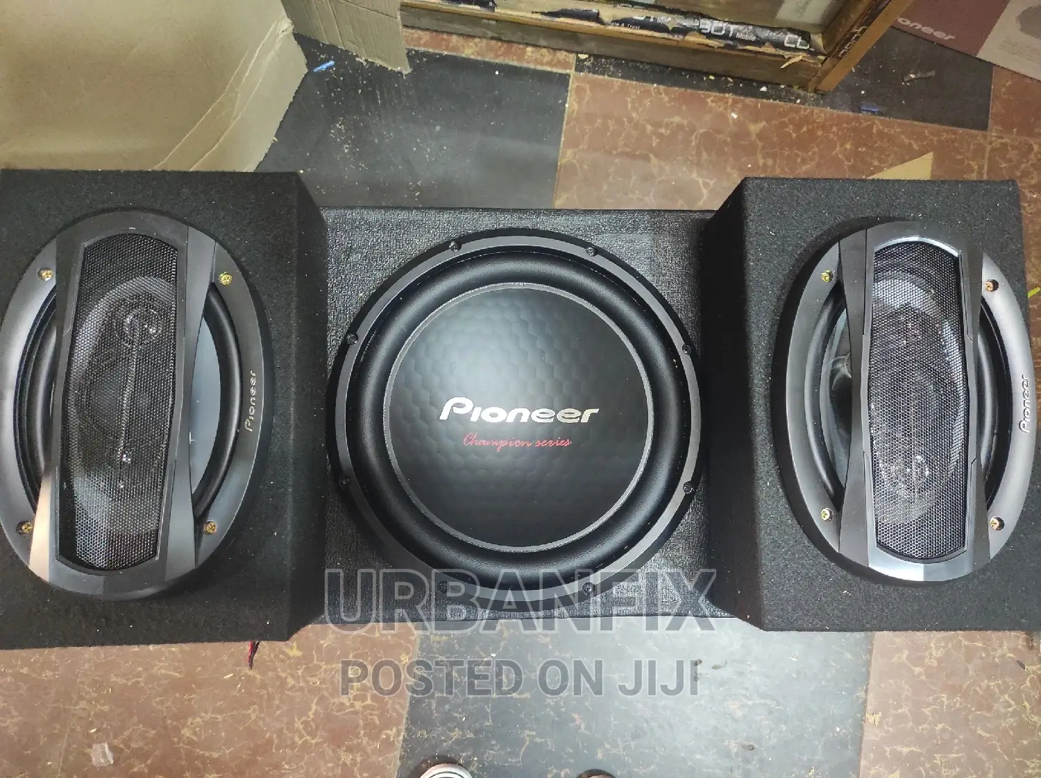 Pioneer Double Coil Subwoofer With 2 Midrange Speakers