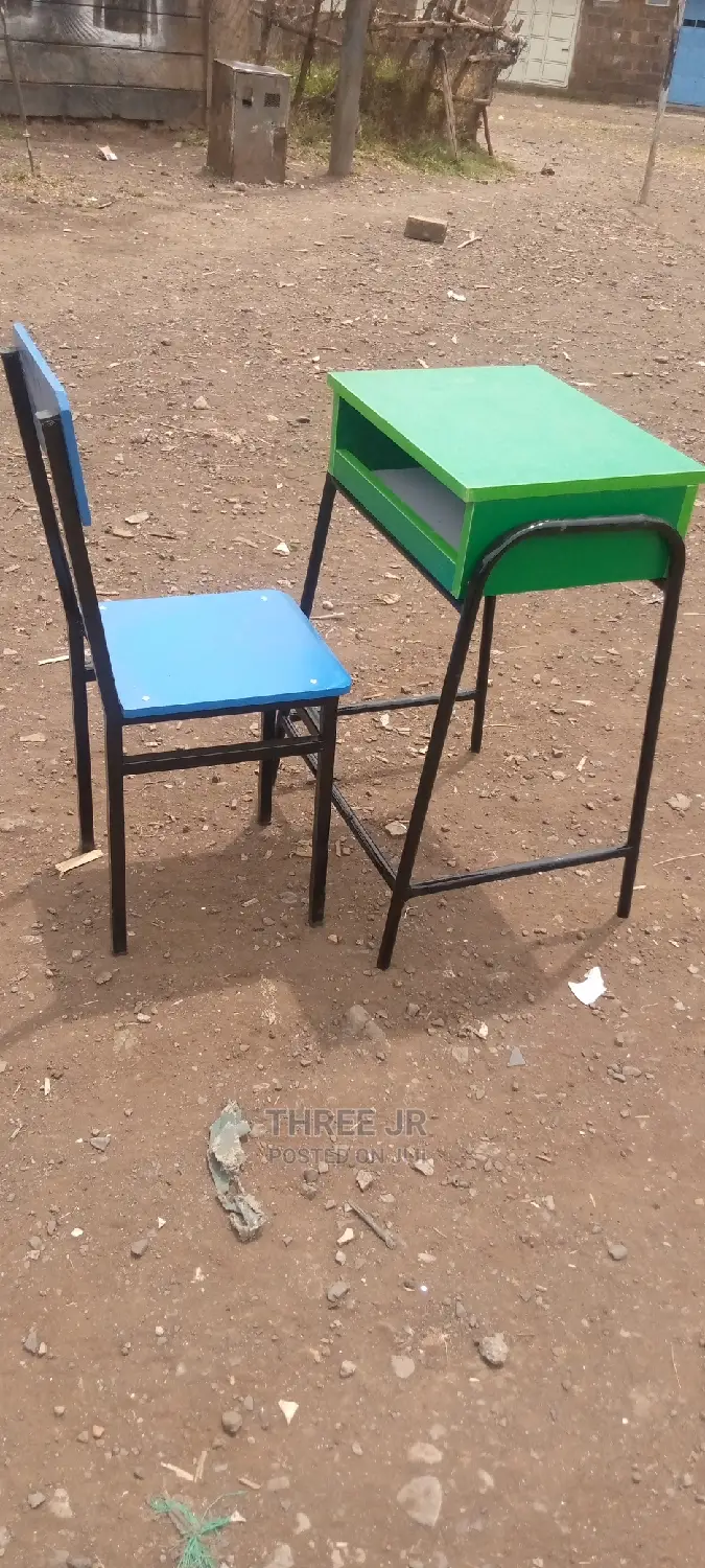Quality Laminated Type School Desk Chair