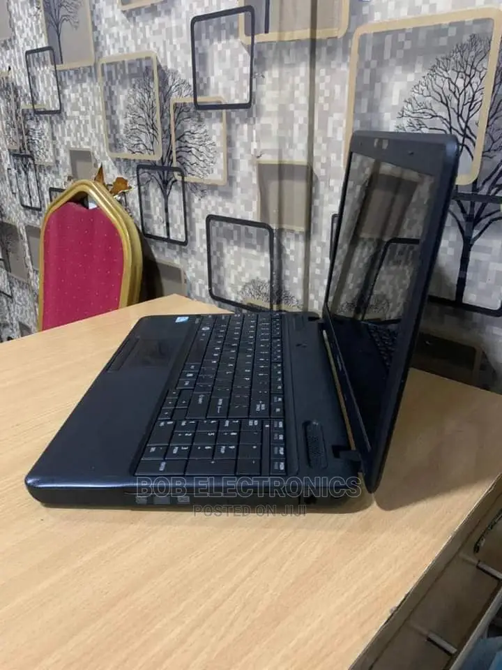 Laptop Toshiba Satellite C55 4GB Intel Celeron 320GB