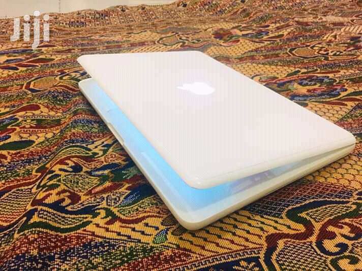 Laptop Apple MacBook 2GB Intel Core 2 Duo HDD 320GB