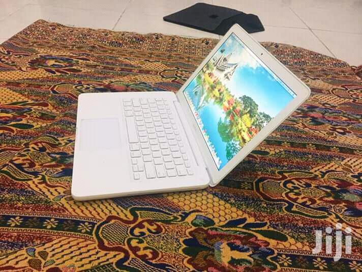 Laptop Apple MacBook 2GB Intel Core 2 Duo HDD 320GB