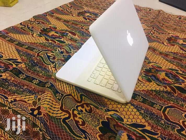 Laptop Apple MacBook 2GB Intel Core 2 Duo HDD 320GB
