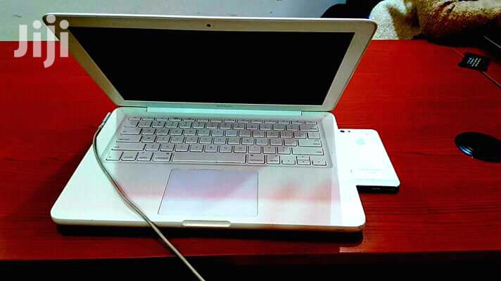 Laptop Apple MacBook 4GB Intel Core 2 Duo HDD 320GB