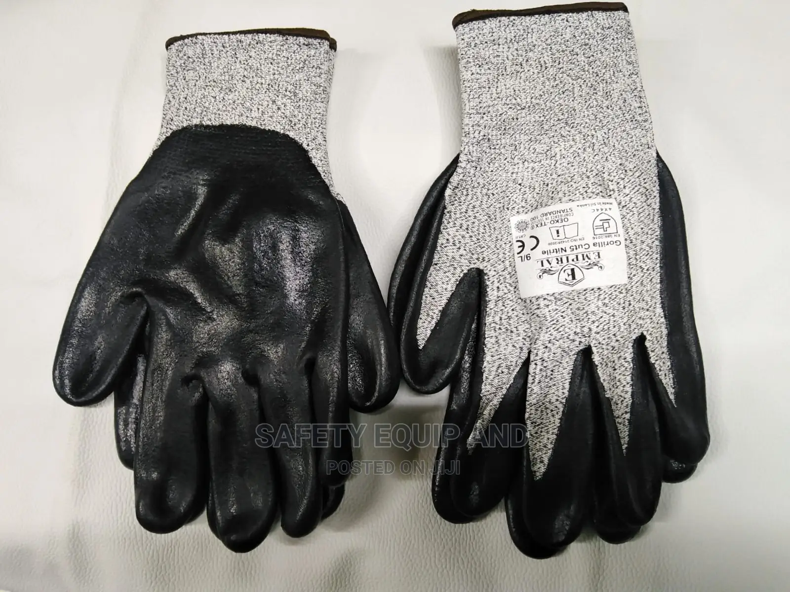 Cut Resistant Gloves/Safety Wear