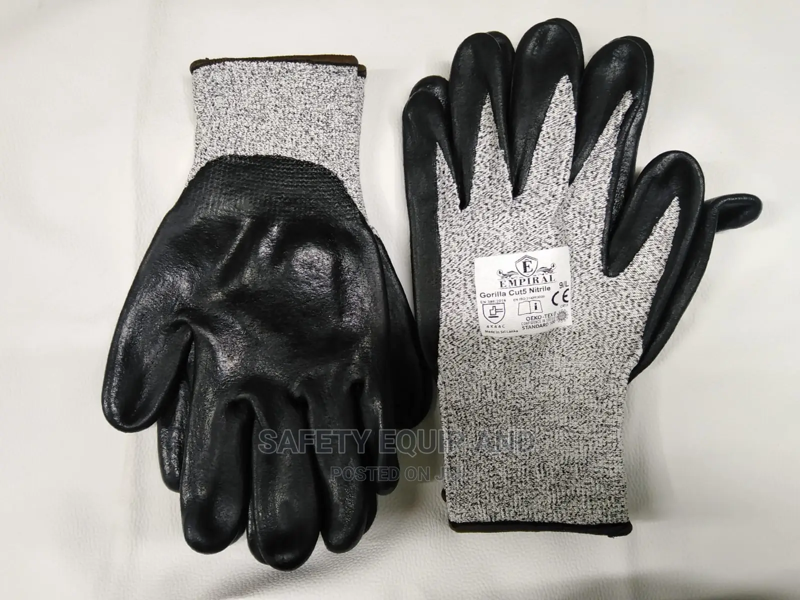 Cut Resistant Gloves/Safety Wear