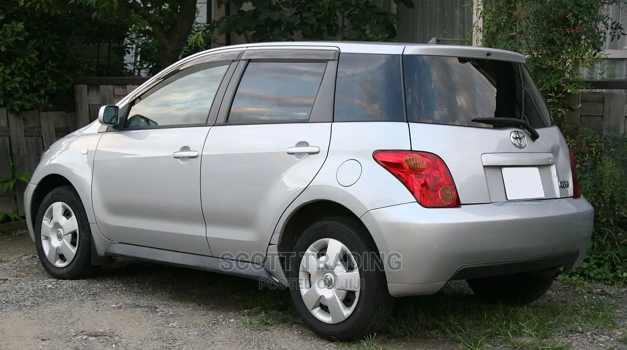 Toyota Ist 2005 Front Windscreen