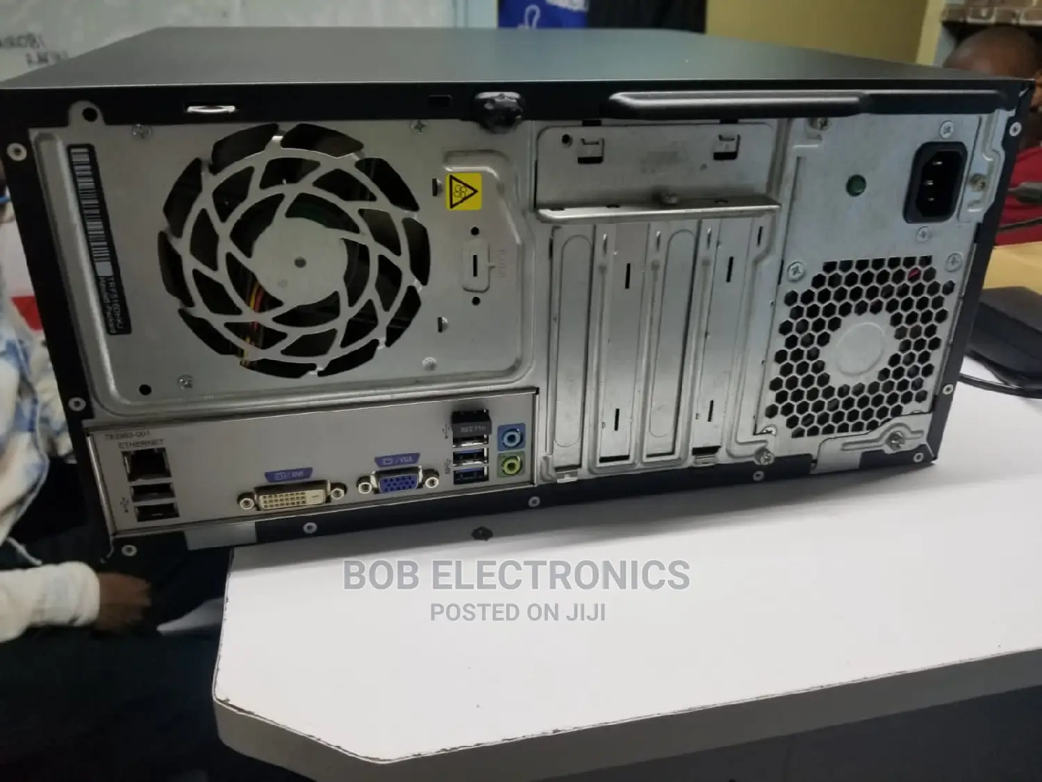 Desktop Computer HP Z820 4GB Intel Core I3 500GB