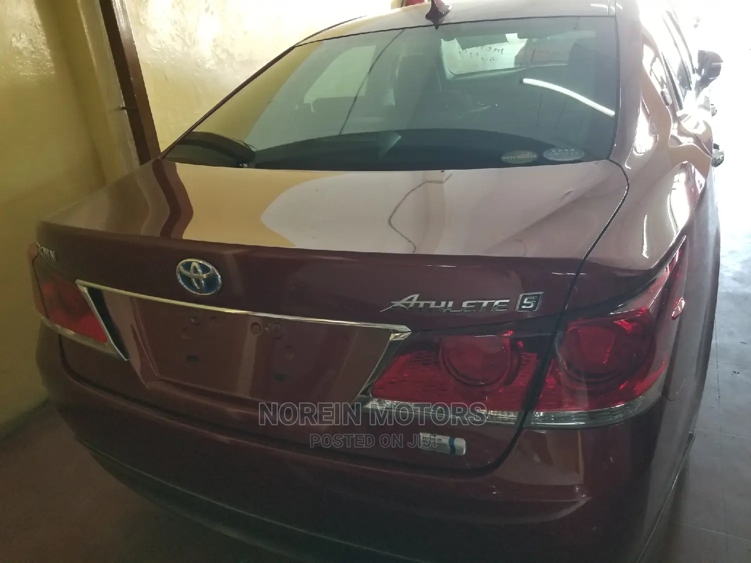 Toyota Crown 2015 Red