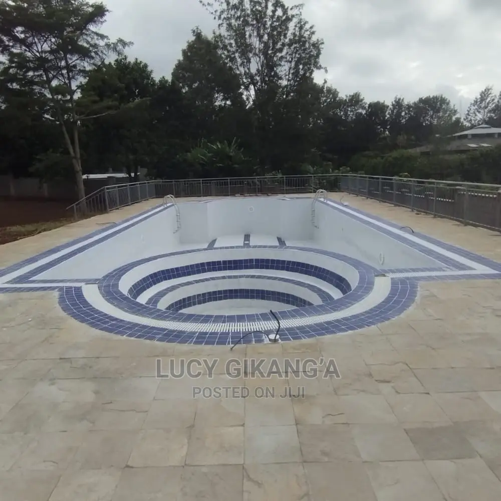 Swimming Pool With Jaccuzi