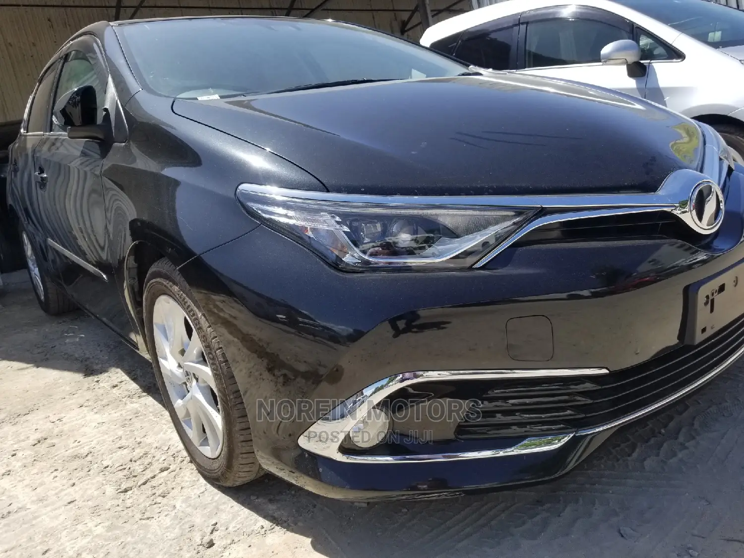 Toyota Auris 2015 Black