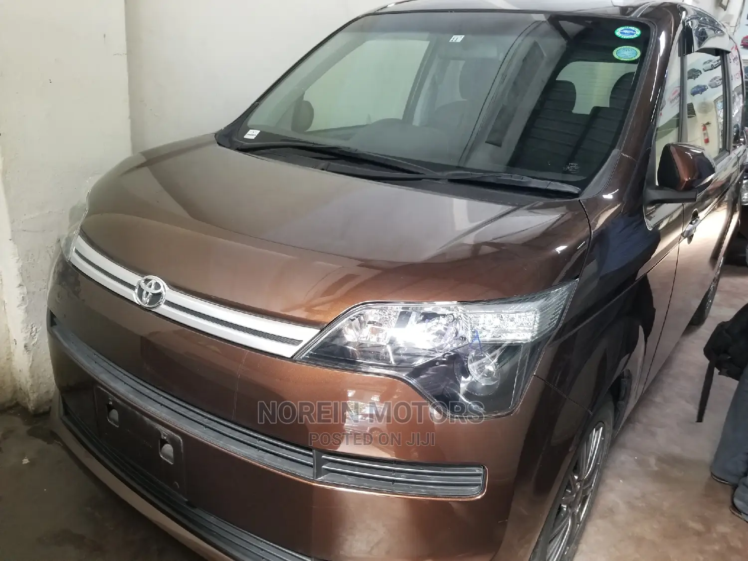 Toyota Spade 1.3 2014 Brown