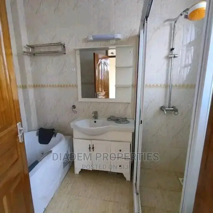 3bdrm Apartment in Gitanga Rd, Lavington for rent