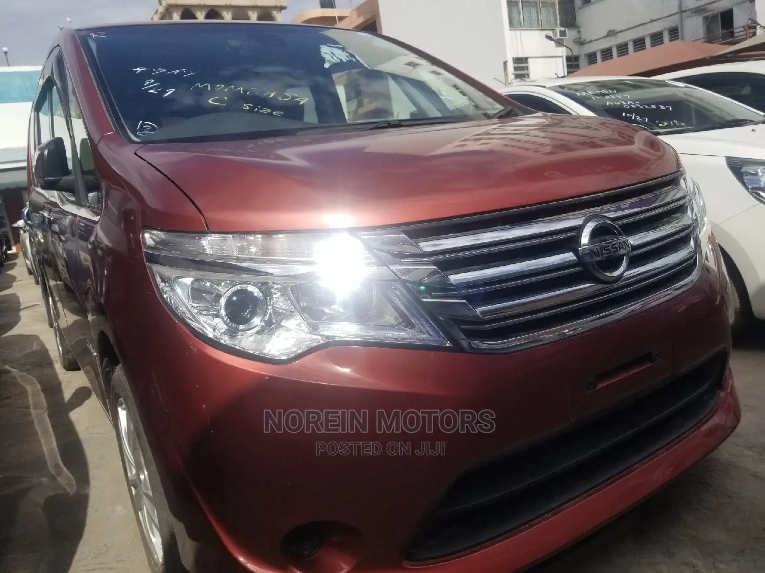 Nissan Serena 2015 Orange
