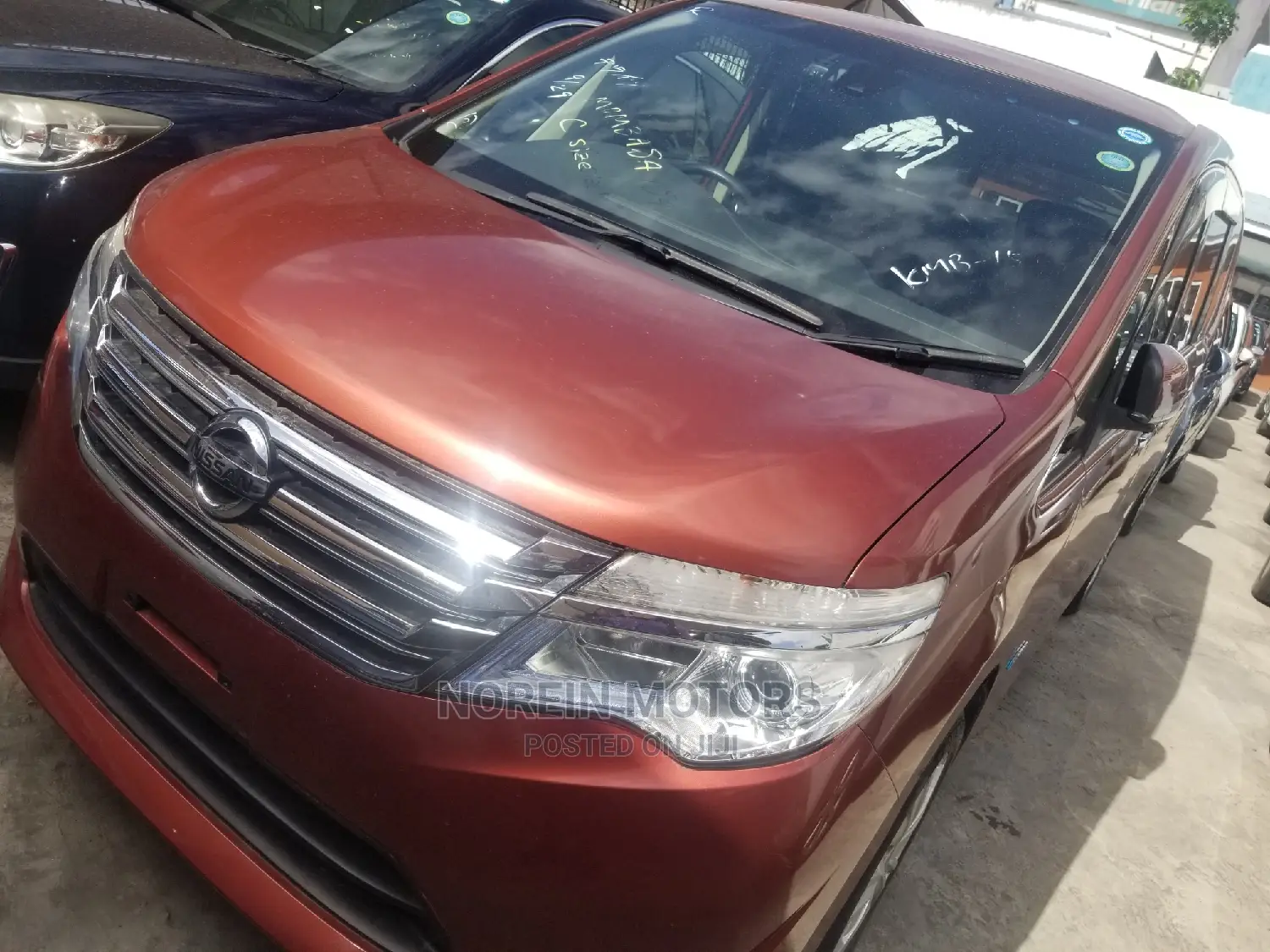 Nissan Serena 2015 Orange
