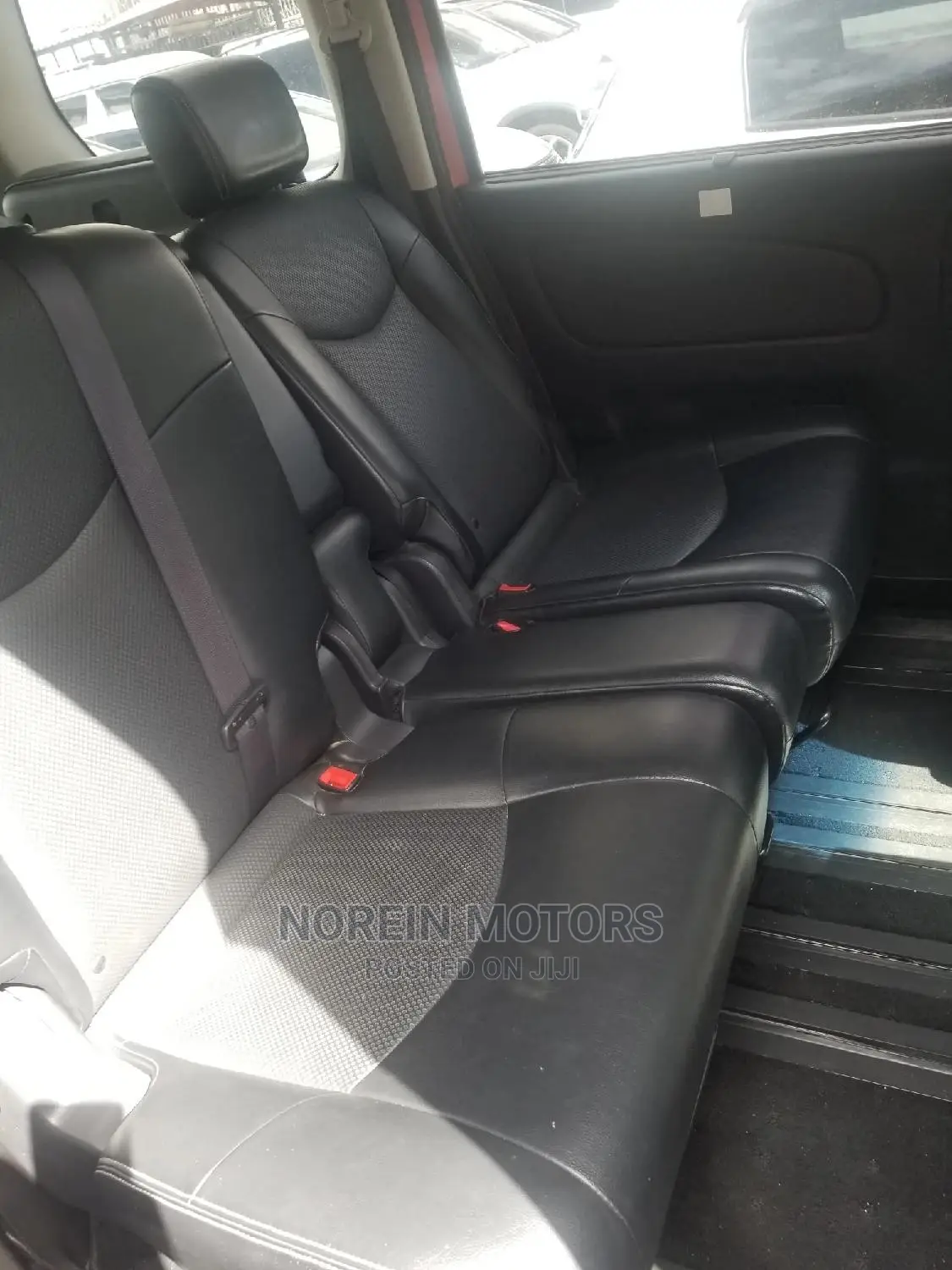 Nissan Serena 2015 Orange