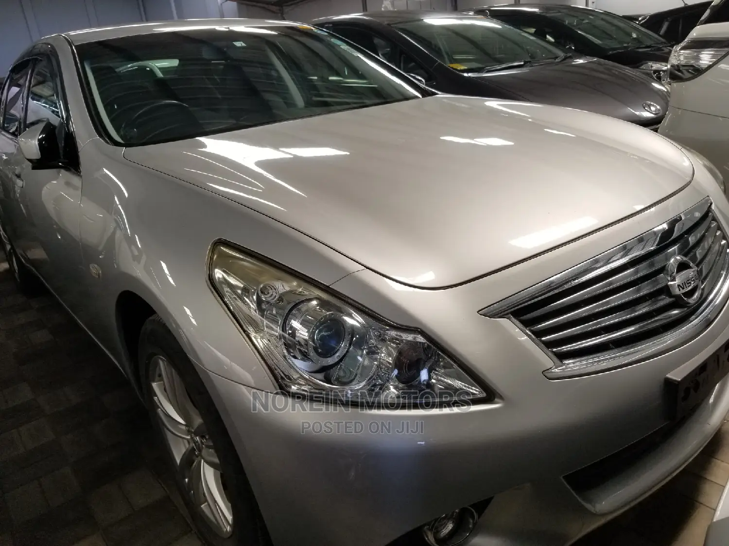 Nissan Skyline 2015 Silver