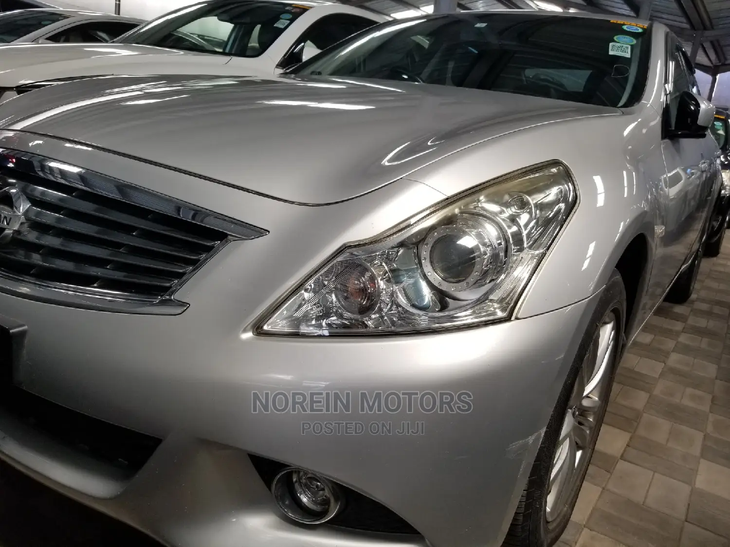 Nissan Skyline 2015 Silver
