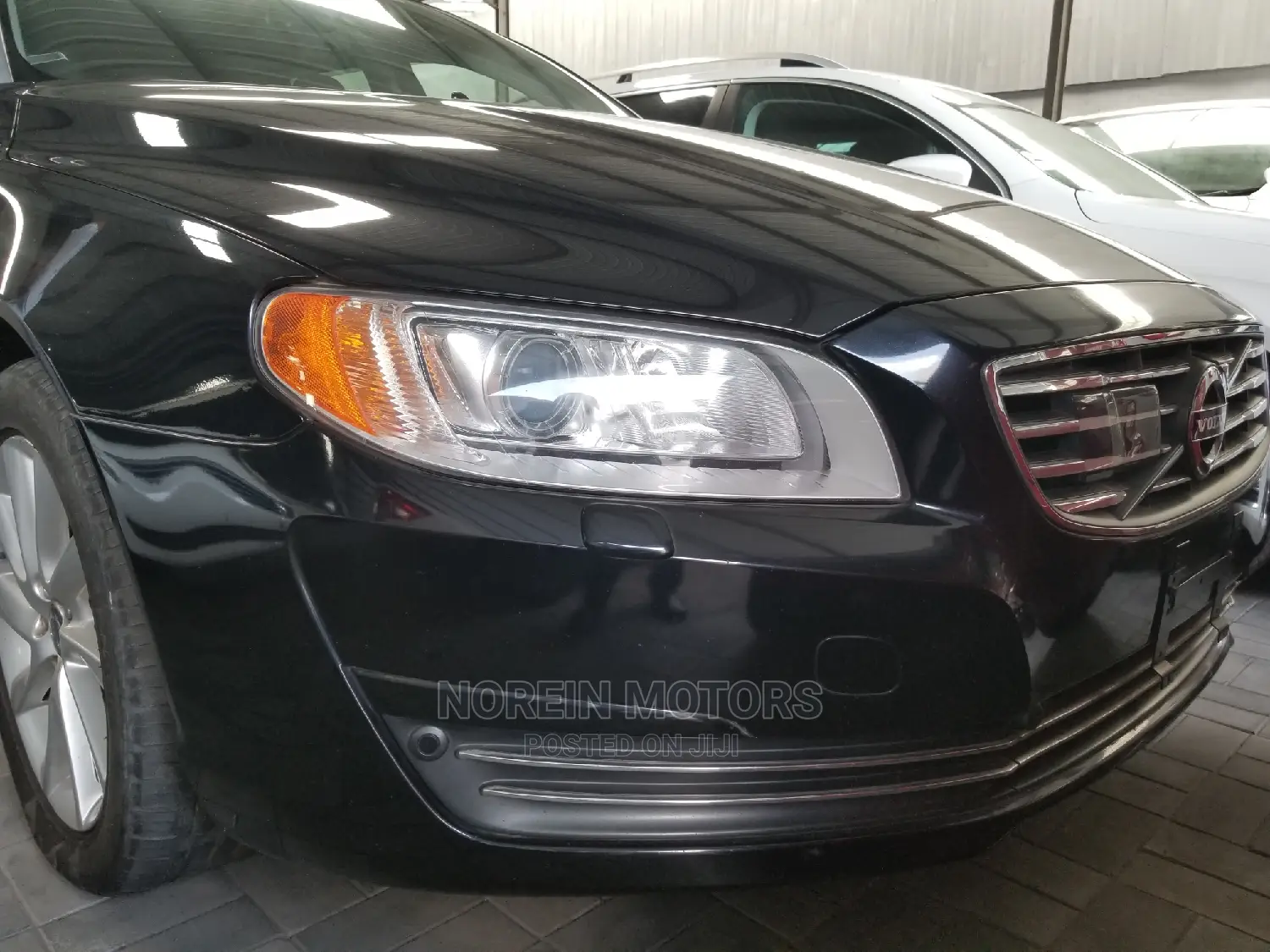 Volvo V70 2015 Black