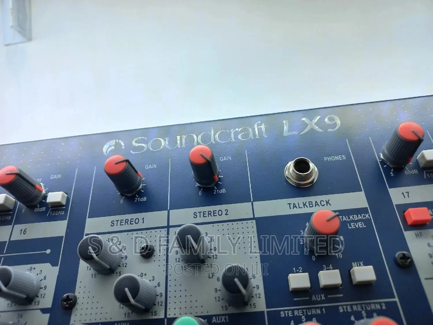 Soundcraft LX9 24 Channels Plain Mixer
