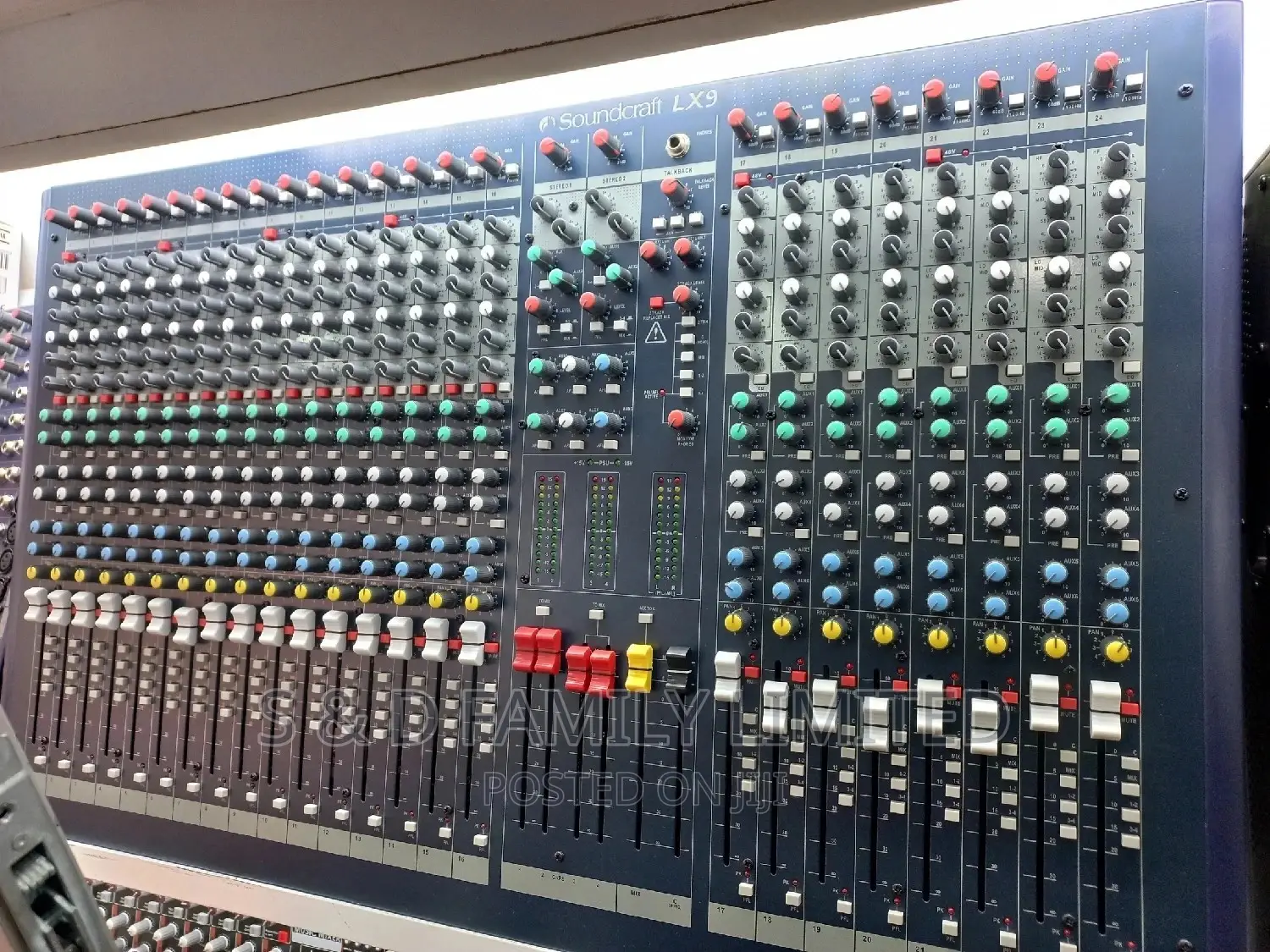 Soundcraft LX9 24 Channels Plain Mixer
