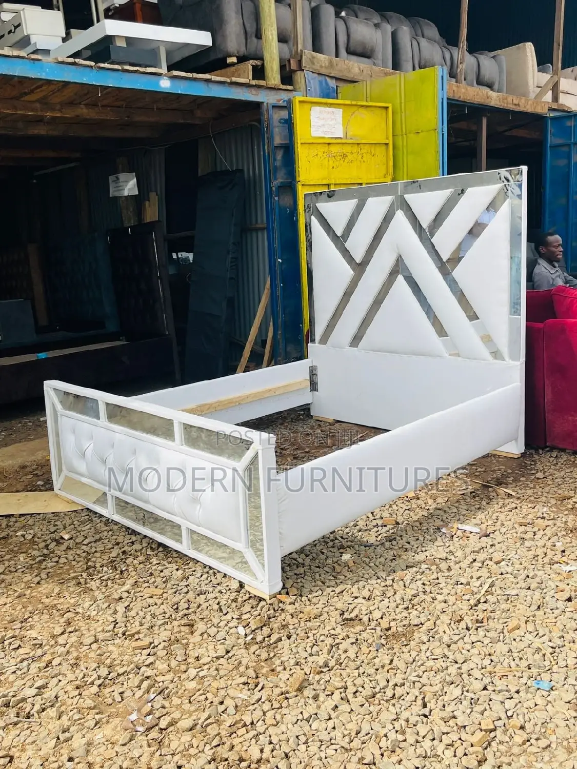 5/6 Bed/Mirrored Bed