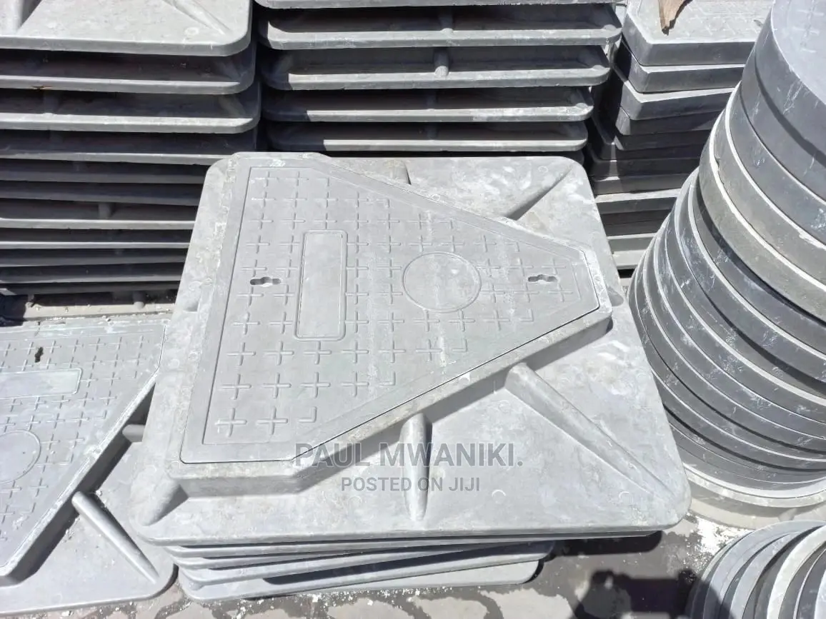 Composite Triangular Manhole Cover. (HEAVY DUTY)