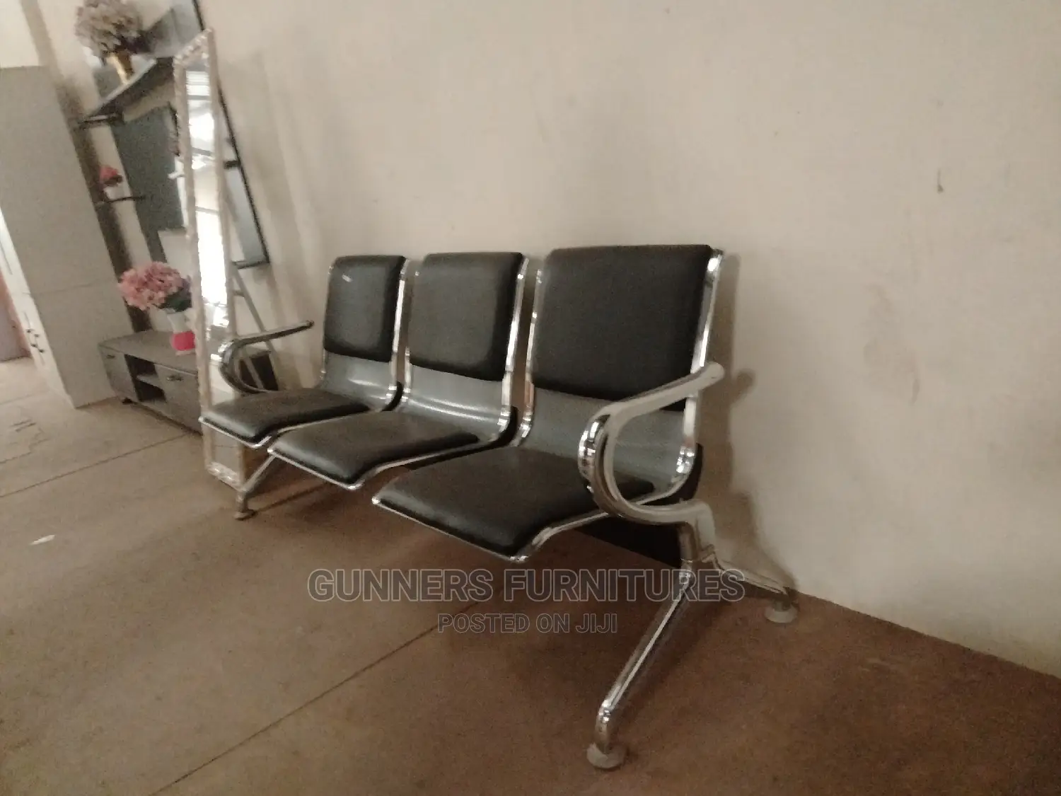 Airport Padded Link Chair.