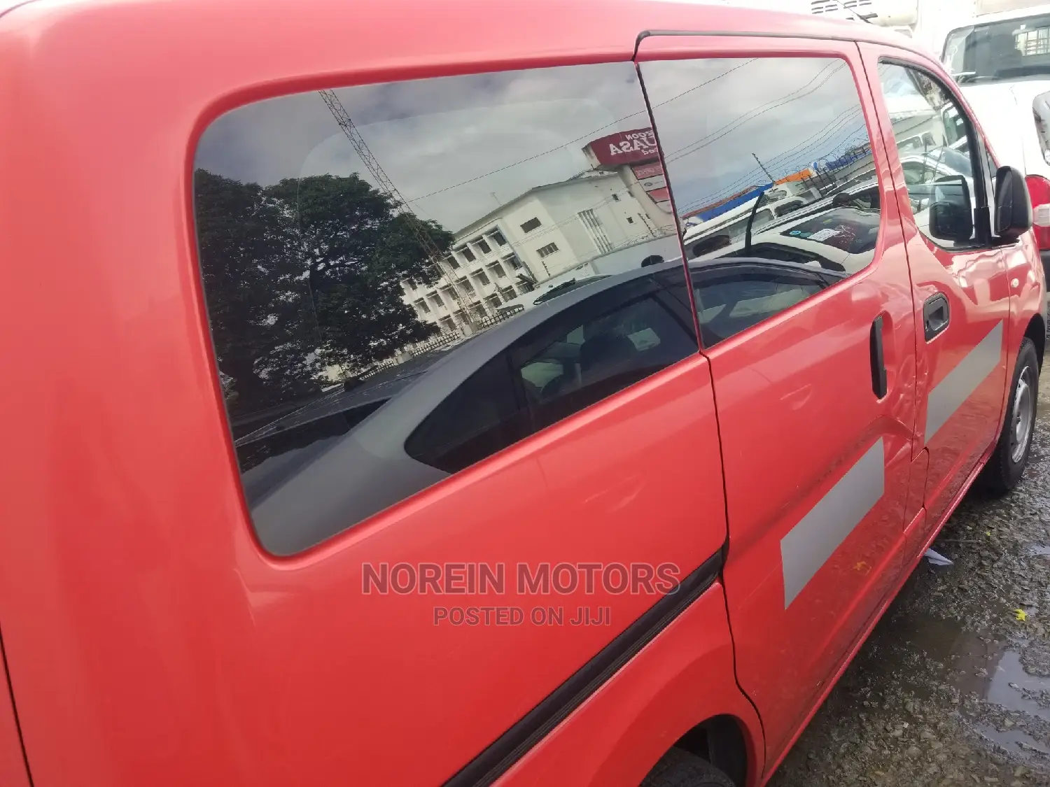 Nissan NV200 SV 2015 Orange