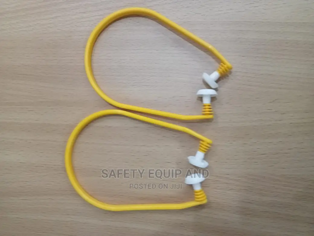 Ear Plugs/With Plastic Neck Ring