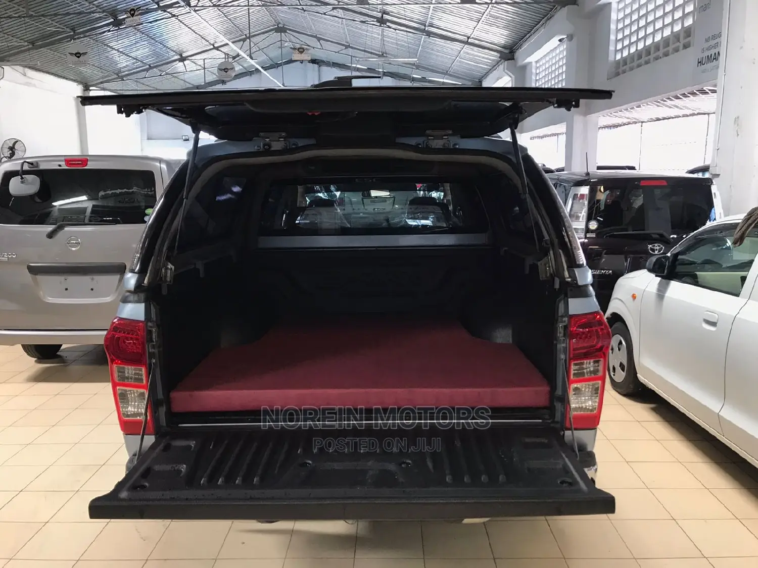 Isuzu D-Max 2015 Gray