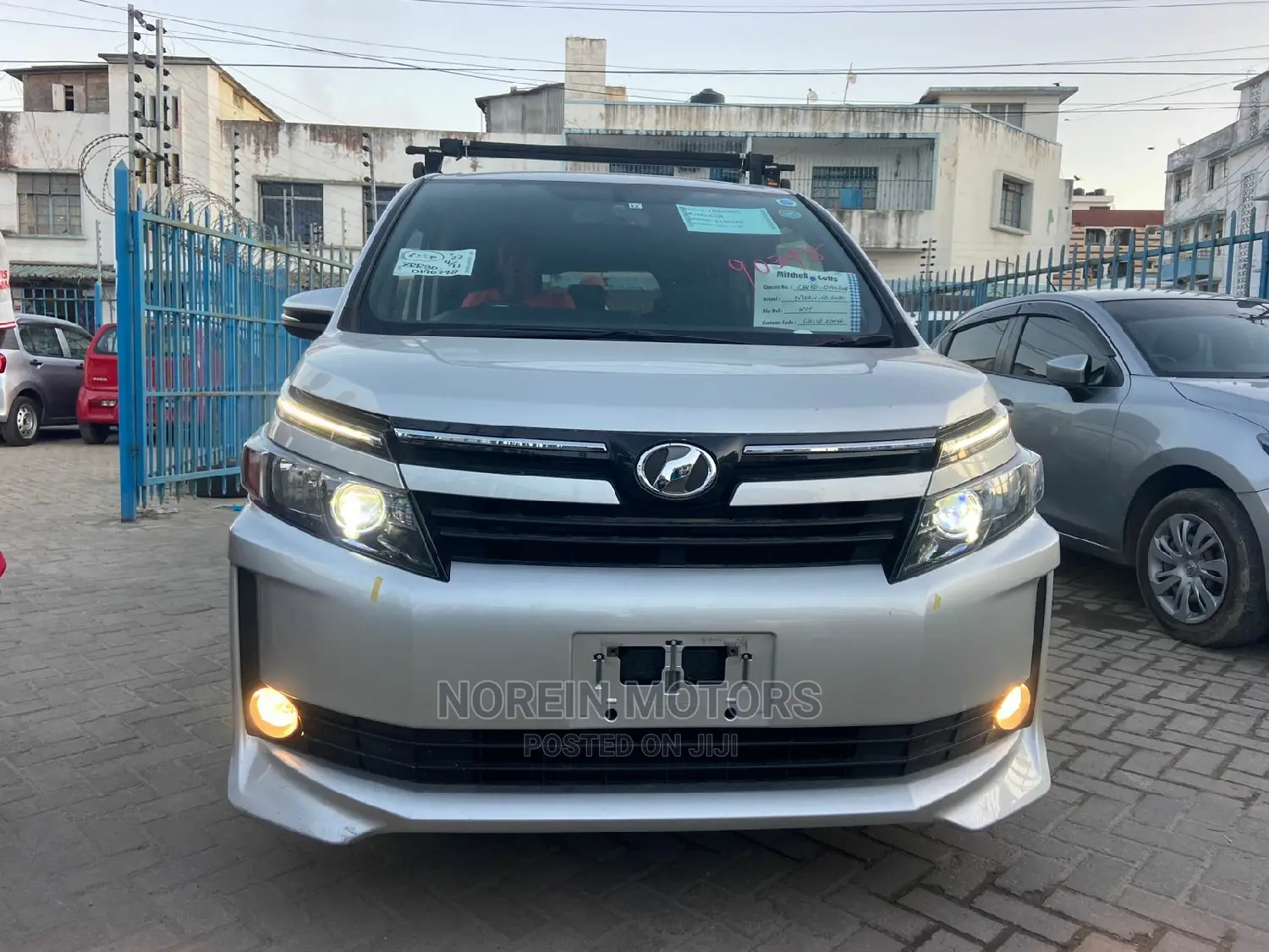 Toyota Voxy 2015 Silver