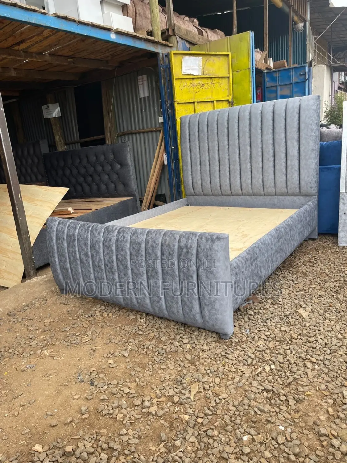 5/6 Fabric Lines Bed