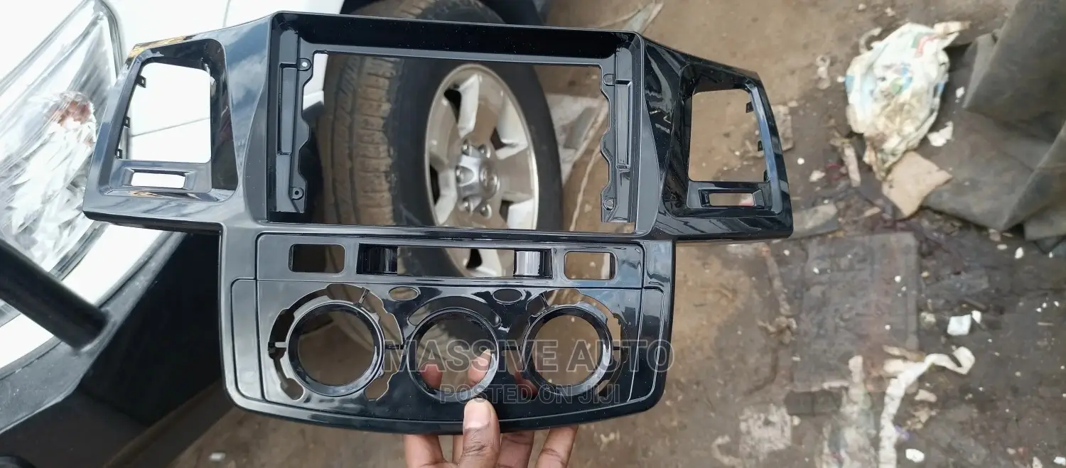 Toyota Hilux Console