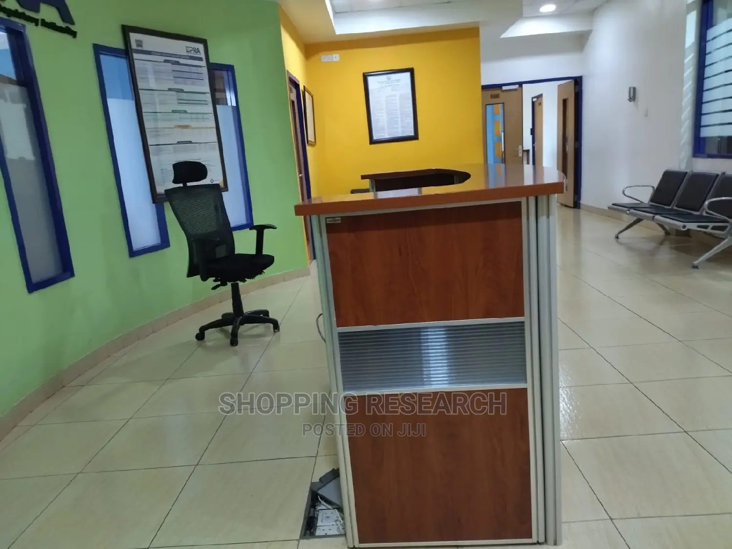 Reception Counter With Aluminium Partition