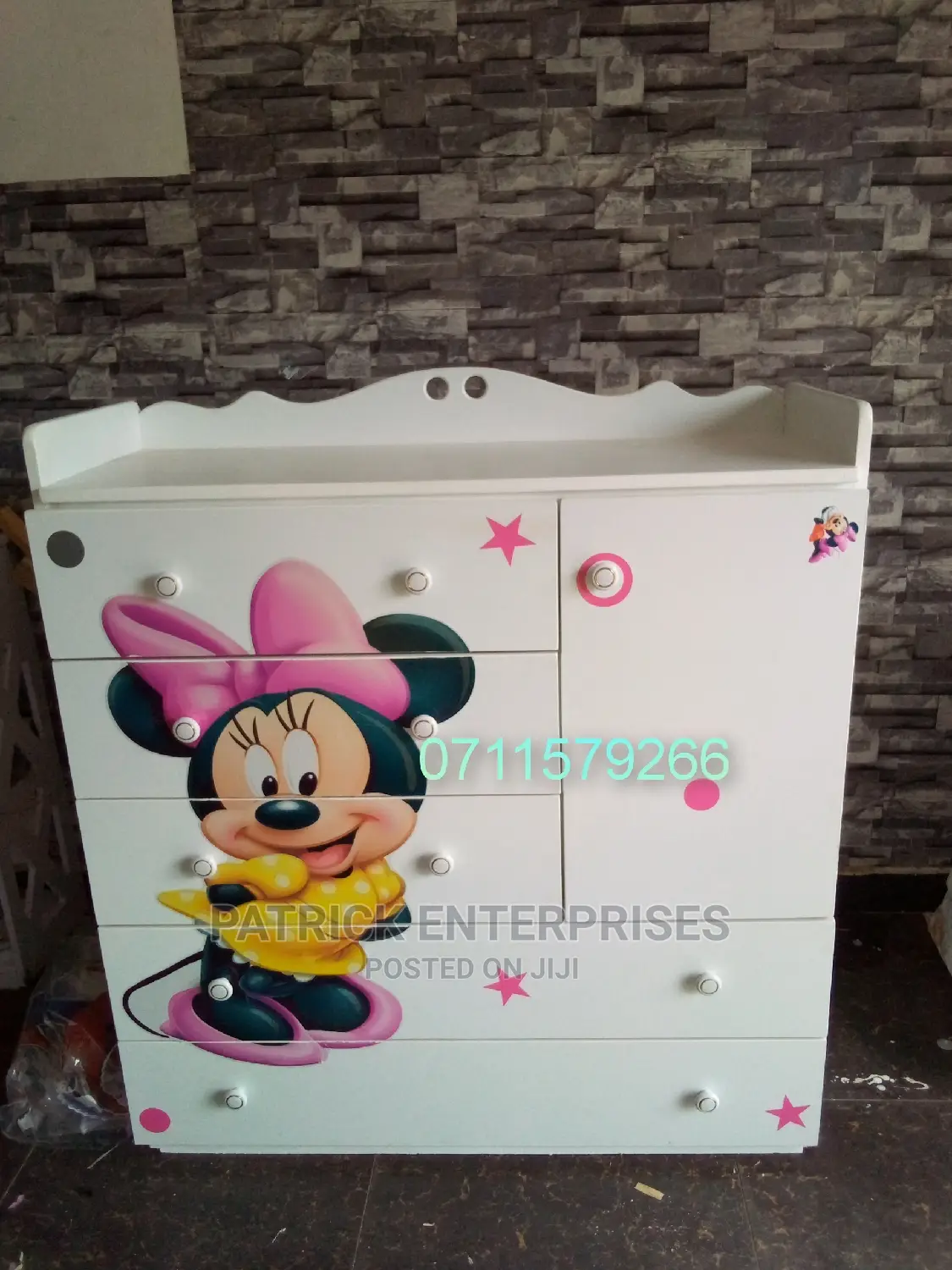 Morden Chest of Drawers