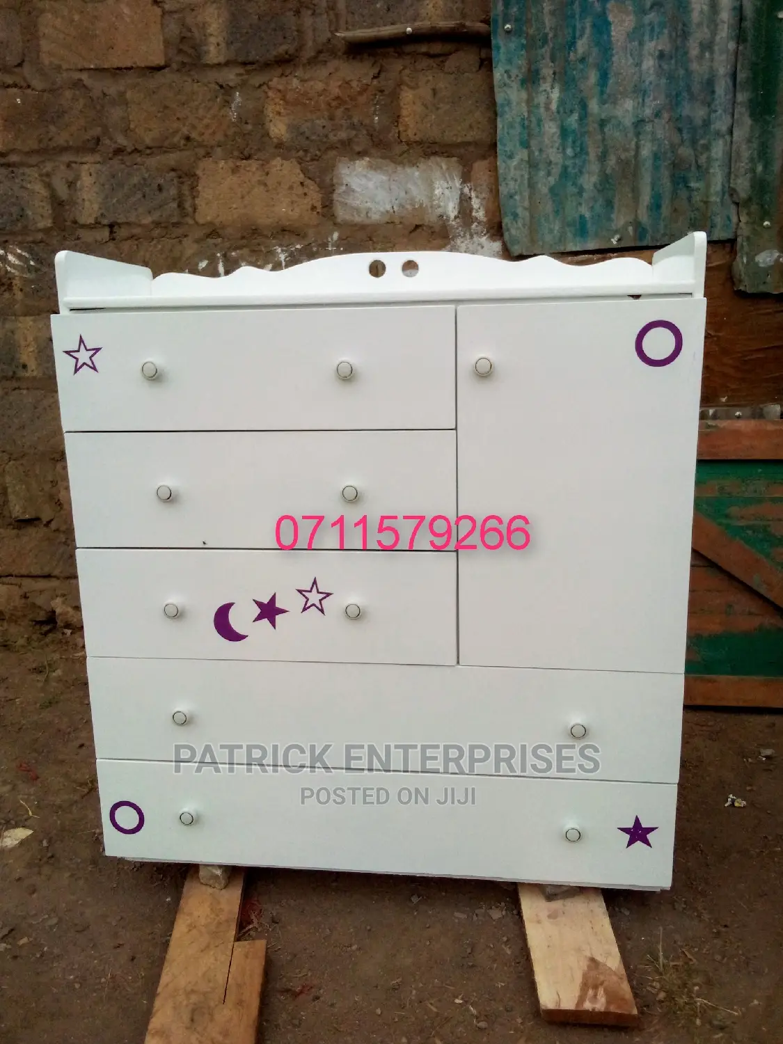 Morden Chest of Drawers