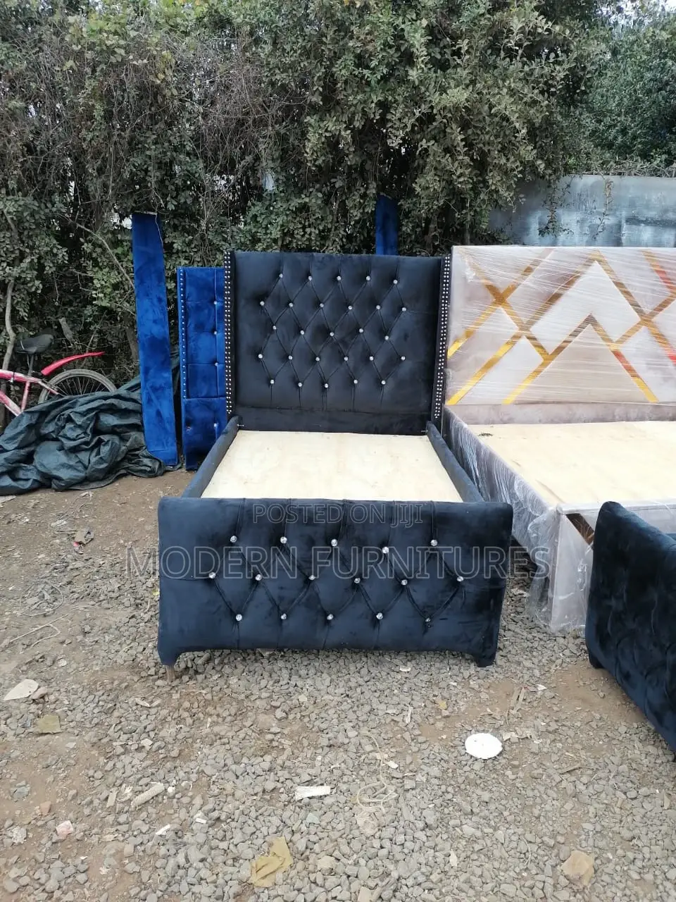 4/6 Tufted Bed