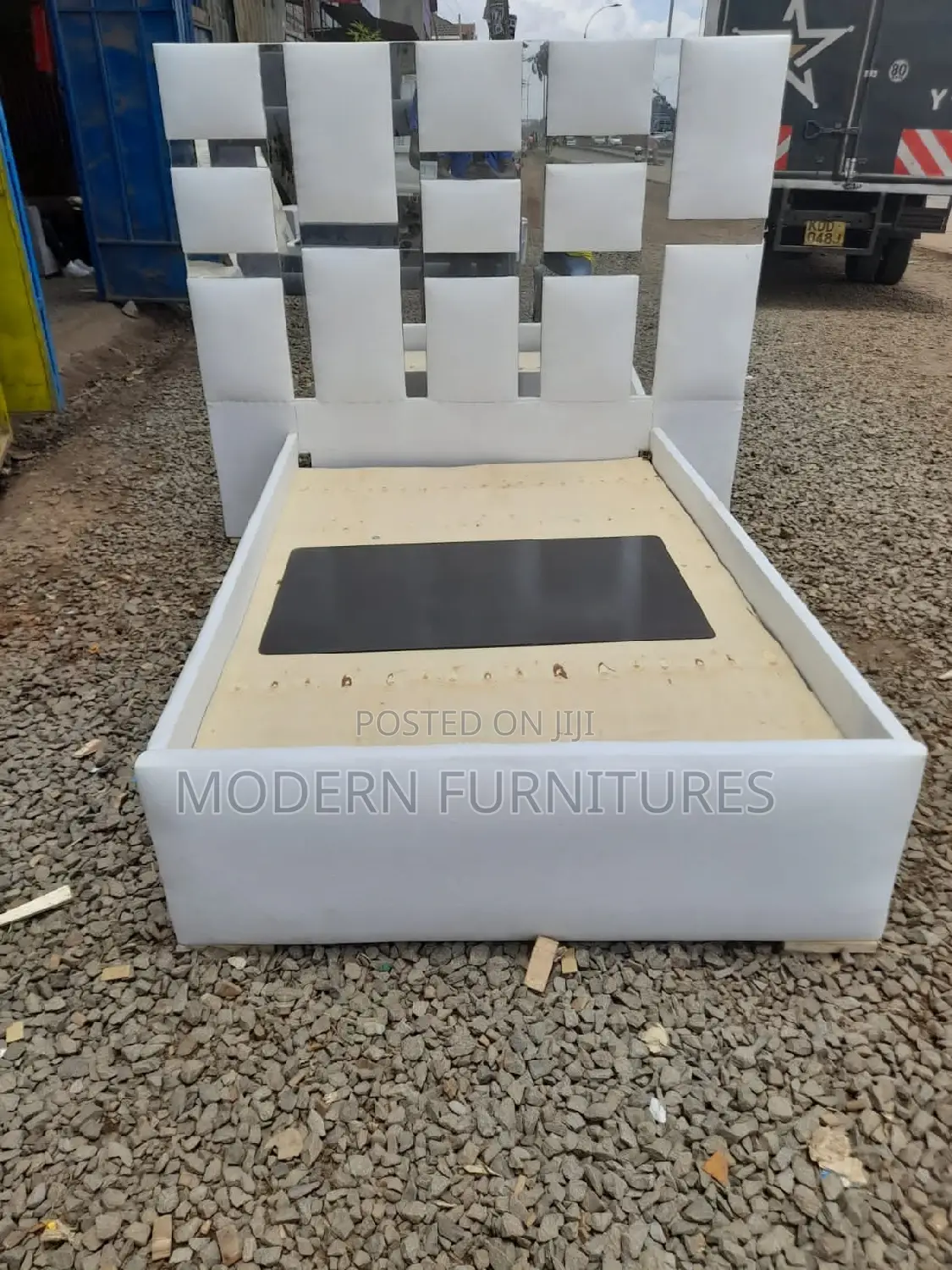 4/6 Leather Bed