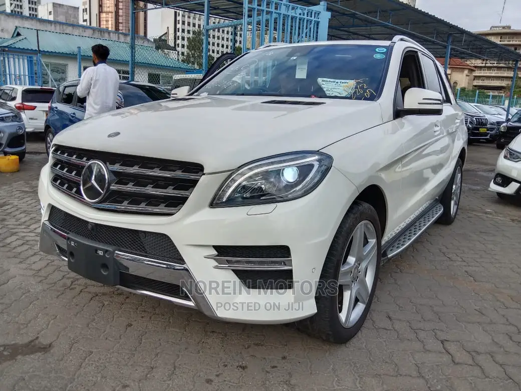 Mercedes-Benz M Class 2015 Off White