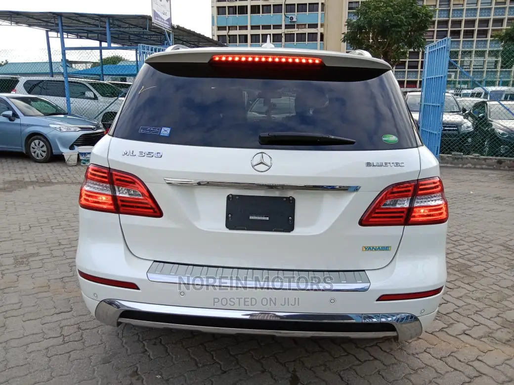 Mercedes-Benz M Class 2015 Off White