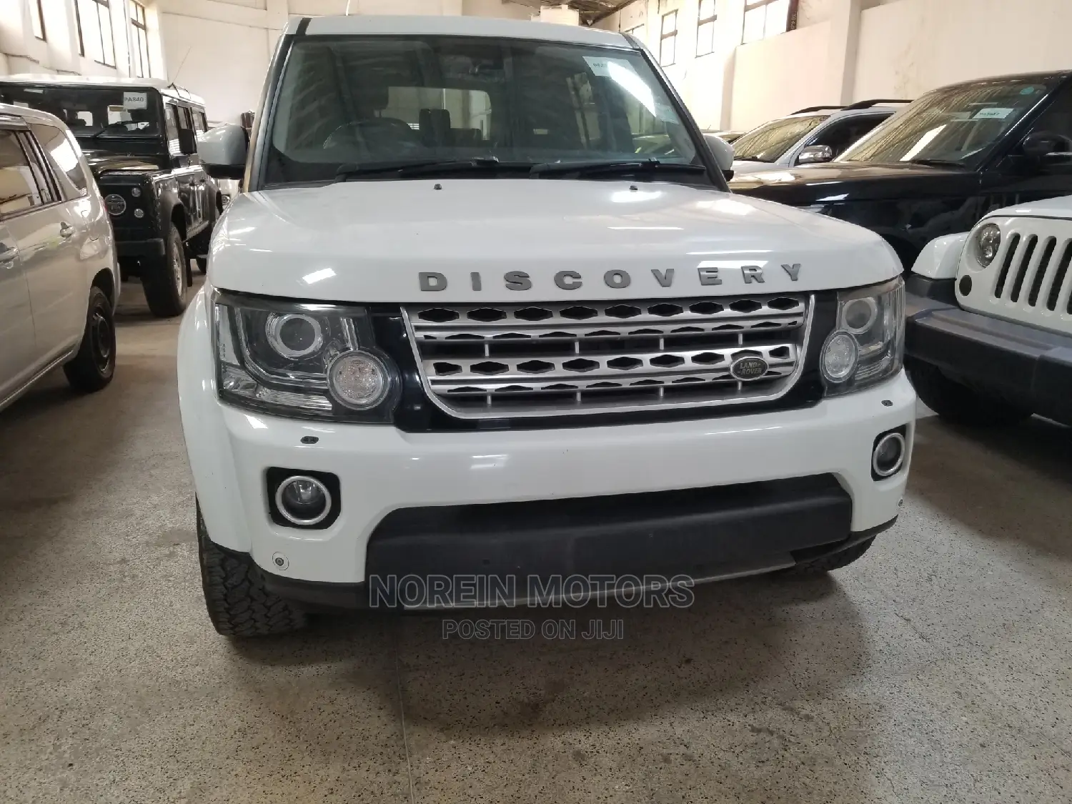 Land Rover Discovery 2015 White