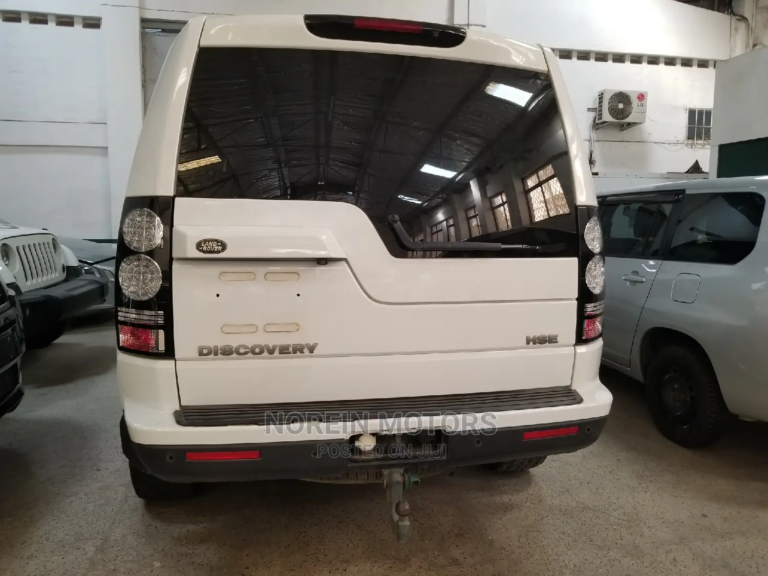 Land Rover Discovery 2015 White