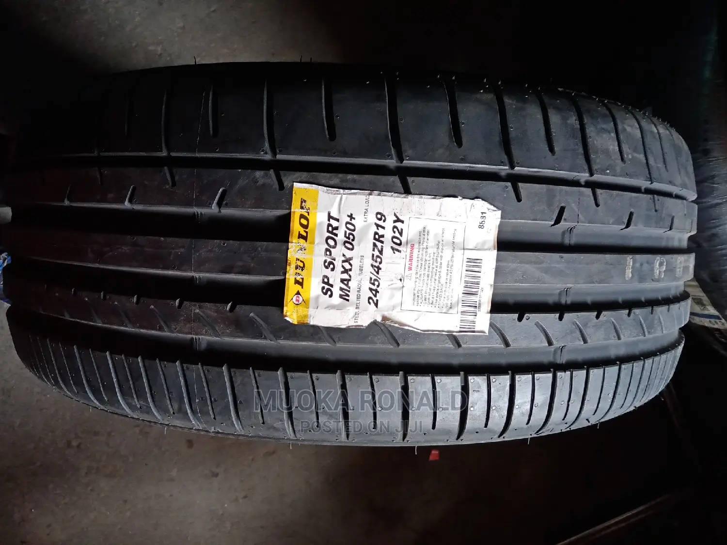 245/45r19 Dunlop Tyre