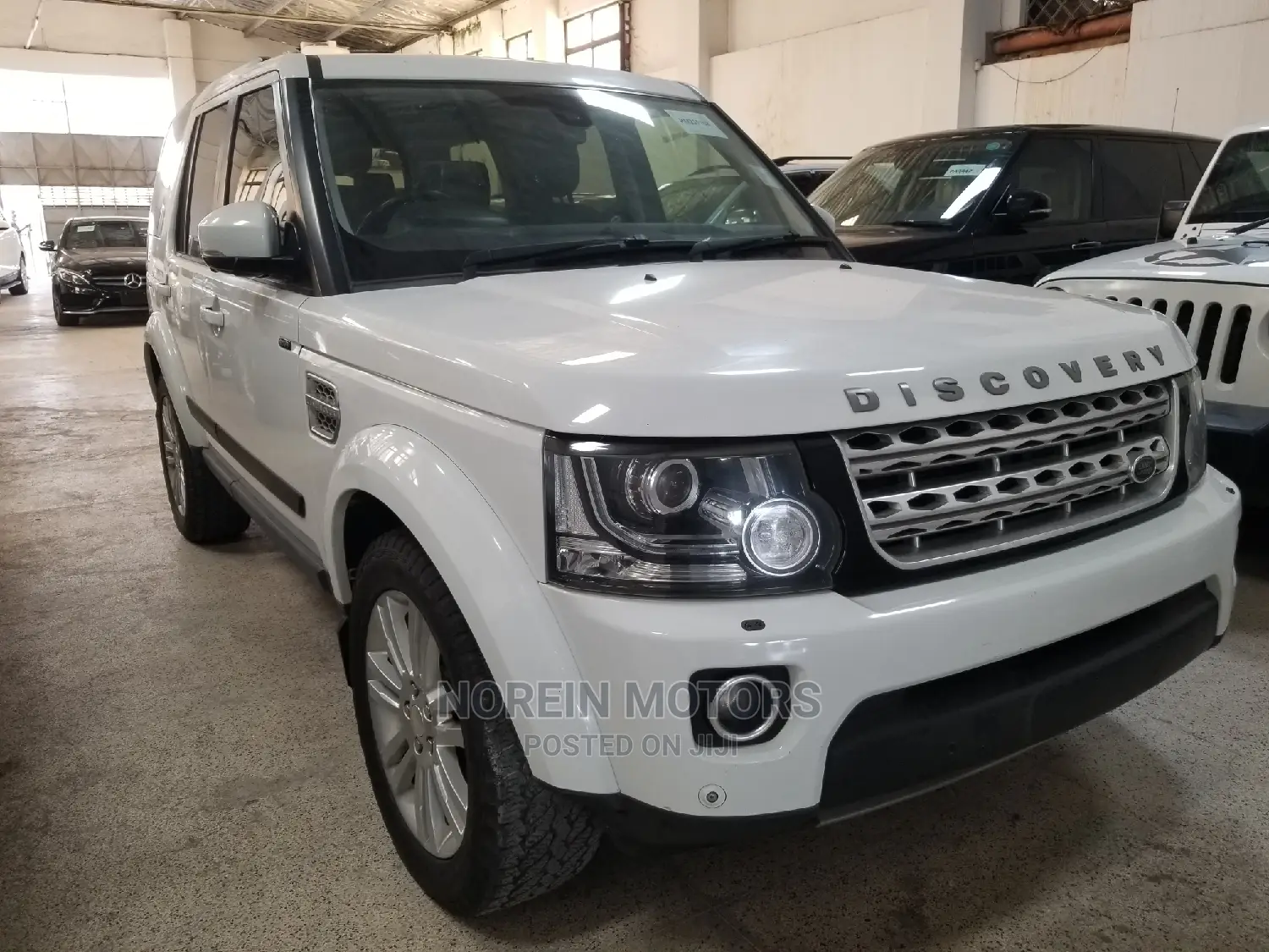 Land Rover Discovery 2015 White