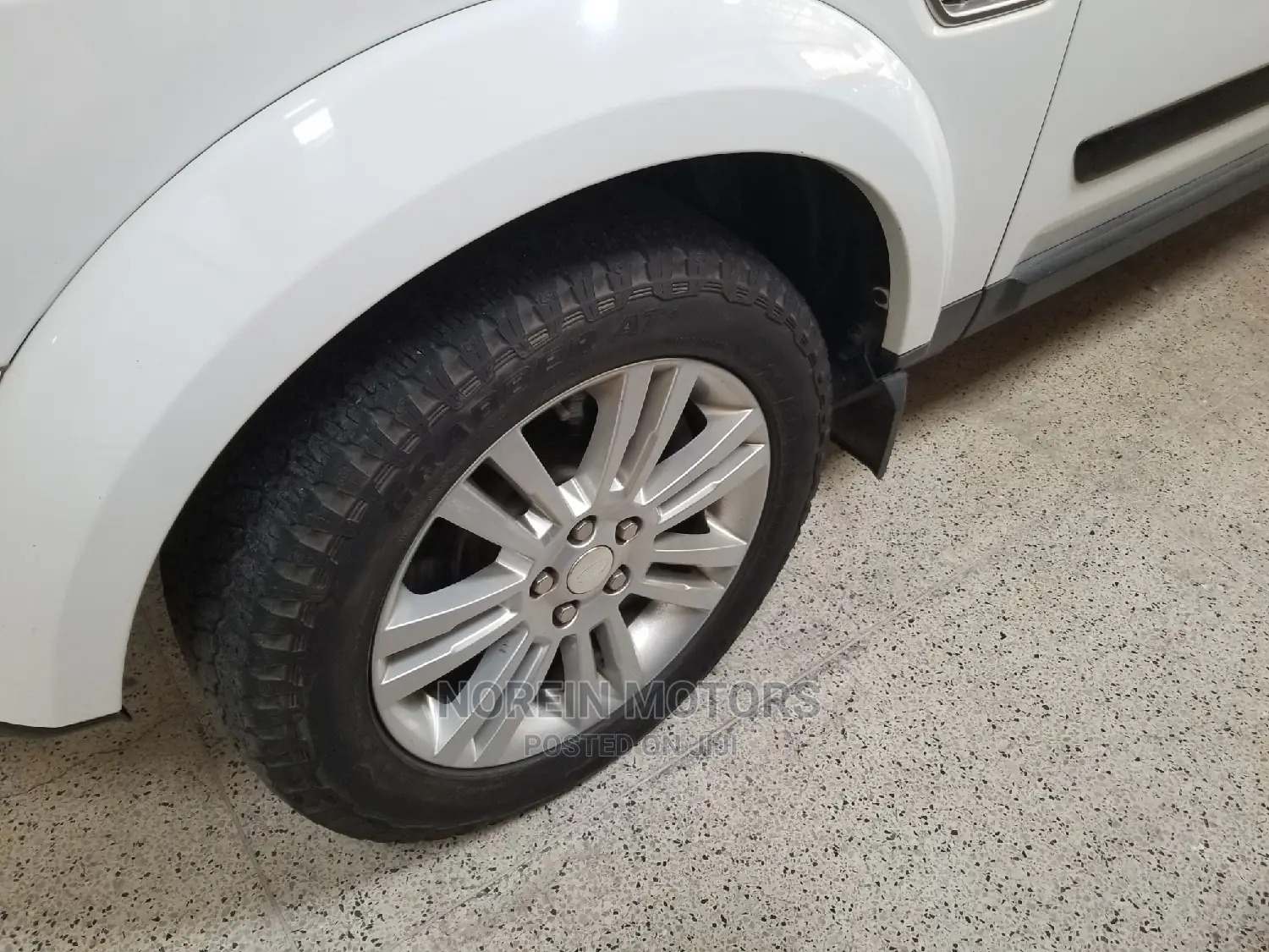 Land Rover Discovery 2015 White