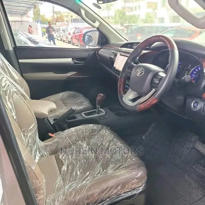 Toyota Hilux 2015 Silver
